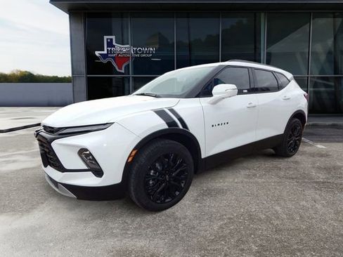 New 2026 Chevrolet Blazer LT w/ LPO, Black Sport Package AWD/4WD image 8