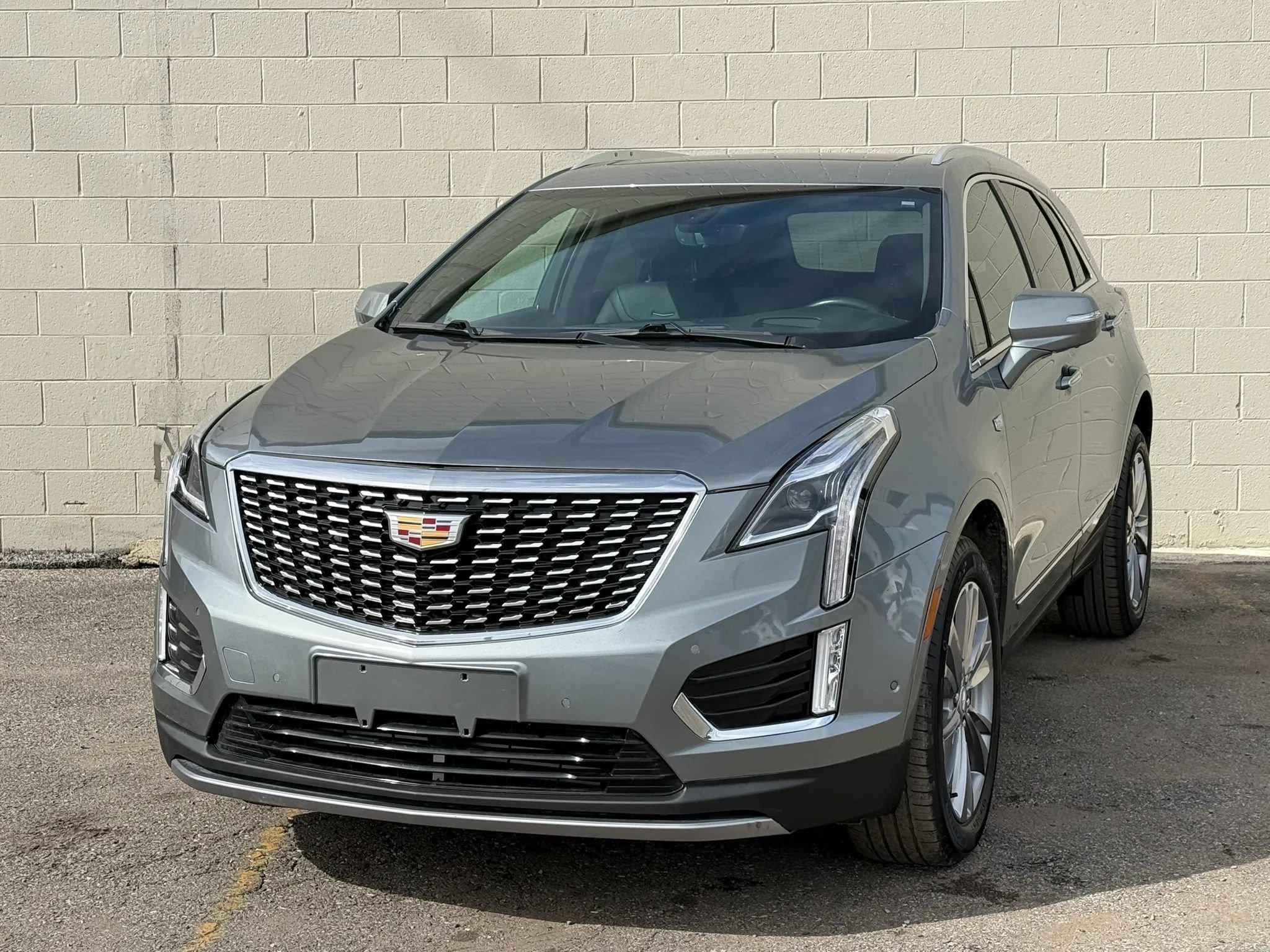 Used 2023 Cadillac XT5 Premium Luxury w/ Technology Package AWD/4WD image 2