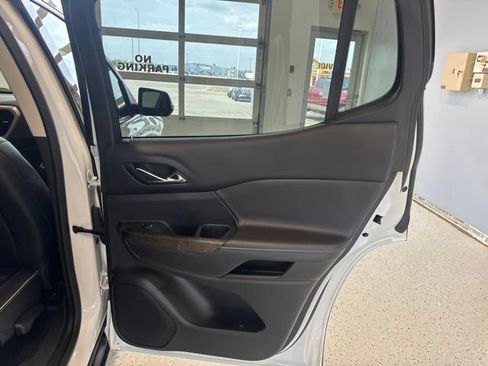 Used 2023 GMC Acadia Denali w/ Denali Ultimate Package AWD/4WD image 49