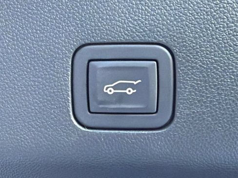 Used 2025 Chevrolet Suburban RST RWD image 19