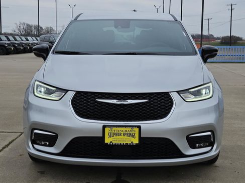 New 2026 Chrysler Pacifica Select image 2