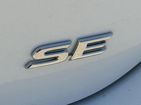 Used 2024 Toyota Camry SE FWD image 11
