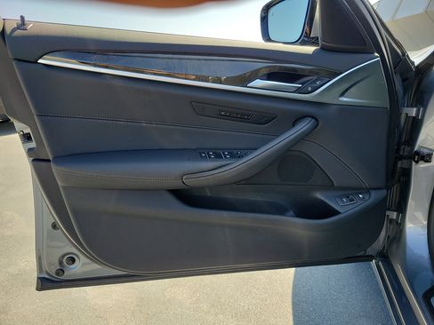Used 2023 BMW 530e RWD image 20