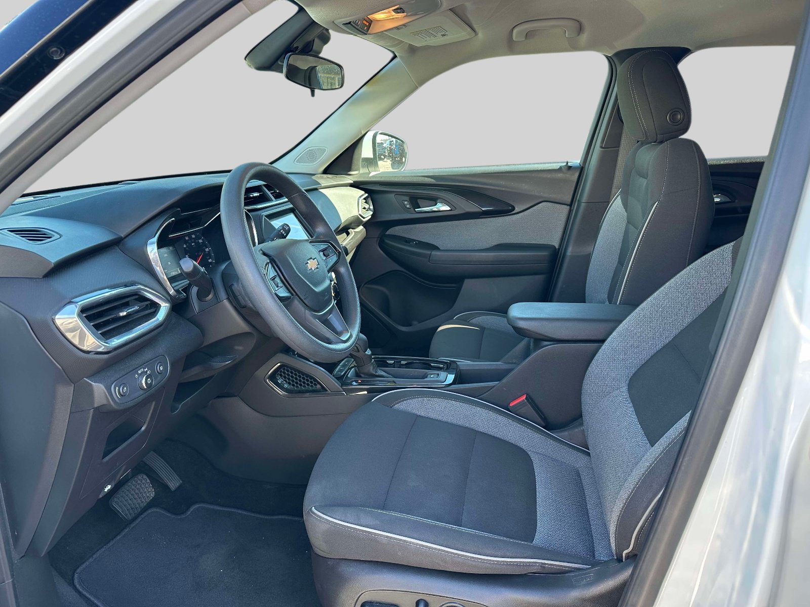 Used 2023 Chevrolet TrailBlazer LT FWD image 14