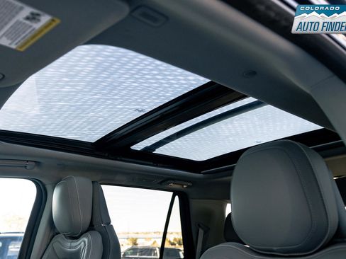 Used 2019 Lincoln Navigator Reserve image 22