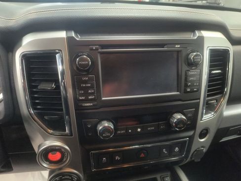 Used 2018 Nissan Titan PRO-4X w/ Pro-4x Convenience Package AWD/4WD image 21