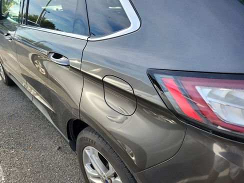 Used 2018 Ford Edge Titanium FWD image 21