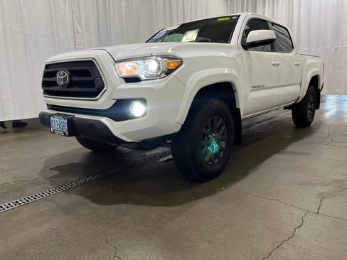 Certified 2022 Toyota Tacoma SR5 AWD/4WD image 24