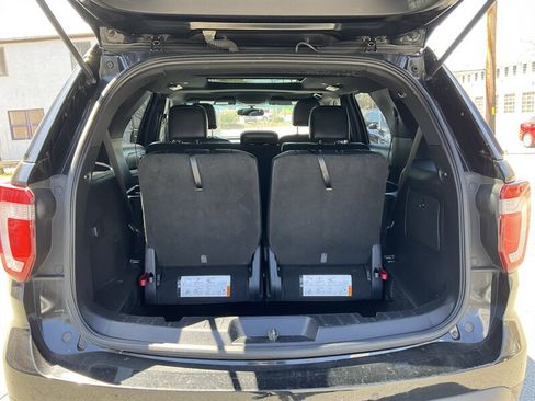 Used 2016 Ford Explorer XLT w/ Equipment Group 202A AWD/4WD image 12