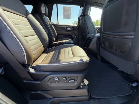 Used 2025 GMC Yukon Denali Ultimate AWD/4WD image 27