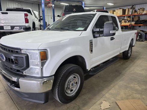 Used 2022 Ford F250 XL w/ Power Equipment Group AWD/4WD image 4