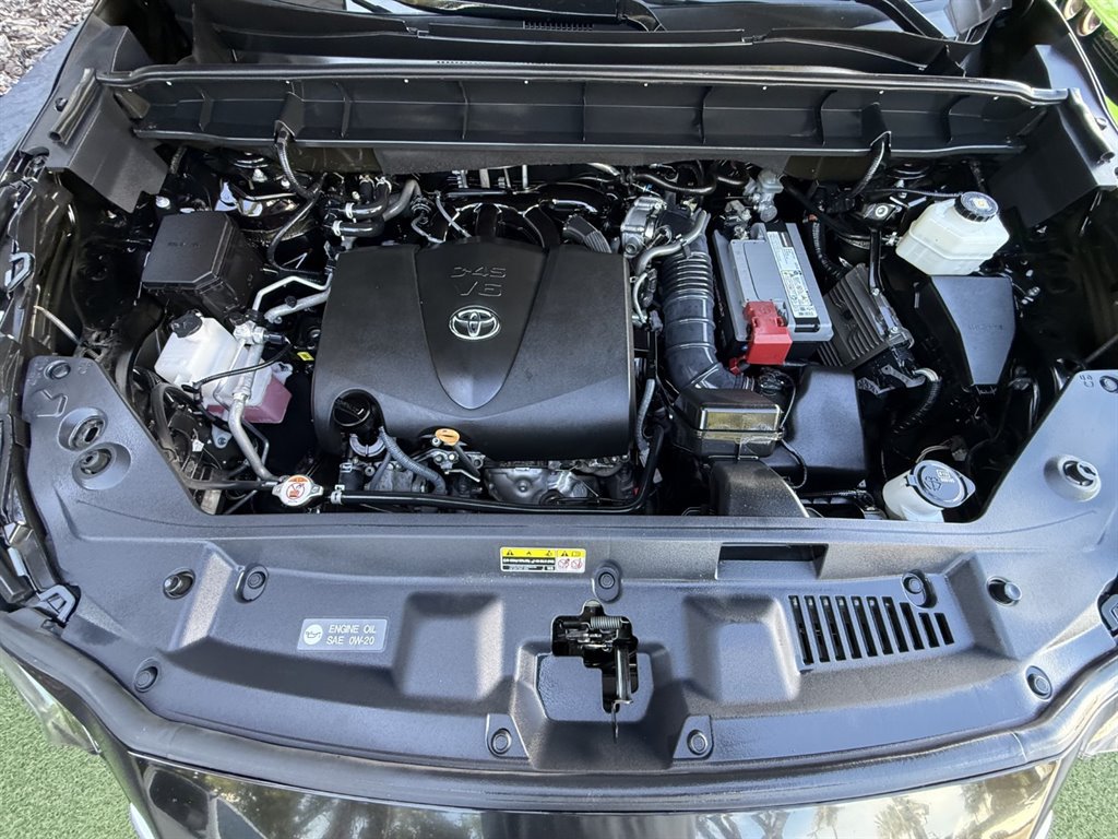 Used 2020 Toyota Highlander XLE FWD image 37