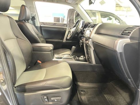 Used 2018 Toyota 4Runner SR5 Premium image 15