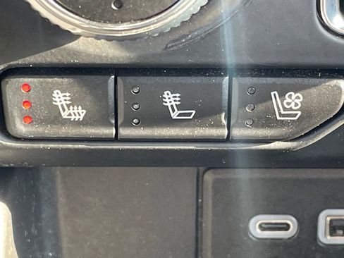 Used 2023 GMC Yukon XL SLT image 18