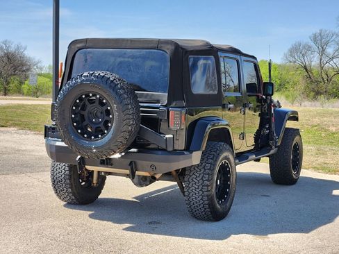 Used 2016 Jeep Wrangler Unlimited Sahara w/ Connectivity Group image 7