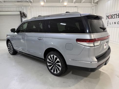 Used 2024 Lincoln Navigator L Reserve image 3
