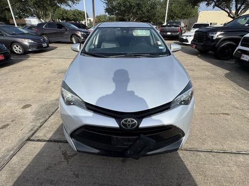 Used 2017 Toyota Corolla L FWD image 2