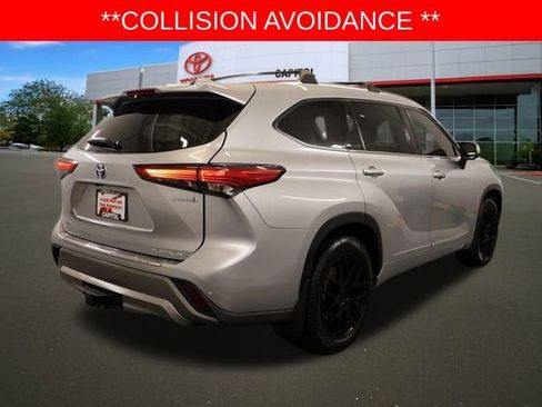 Used 2023 Toyota Highlander Platinum image 3