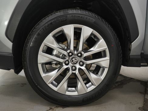 Used 2025 Toyota RAV4 Limited image 31