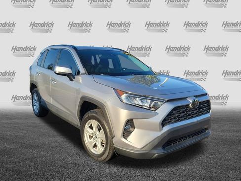 Used 2020 Toyota RAV4 XLE w/ Convenience Package FWD image 2