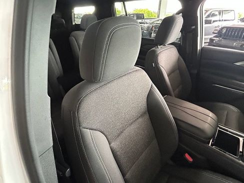 Used 2024 Chevrolet Traverse LT FWD image 40