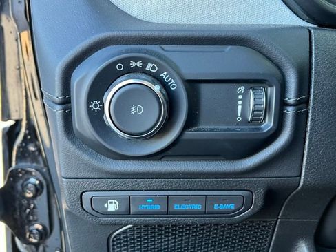 Used 2025 Jeep Wrangler Unlimited Sahara w/ Safety Group image 23