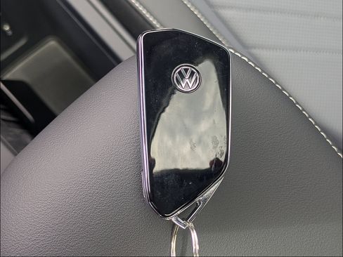 Used 2026 Volkswagen Tiguan SE FWD image 30