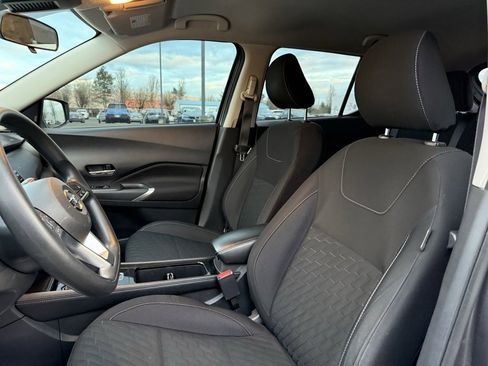 Used 2021 Nissan Kicks SV image 9