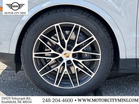 Used 2024 Porsche Cayenne AWD/4WD image 11