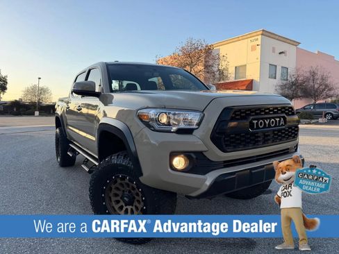 Used 2017 Toyota Tacoma TRD Off-Road w/ Premium & Technology Package AWD/4WD image 4