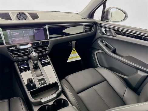 New 2026 Porsche Macan Turbo image 27