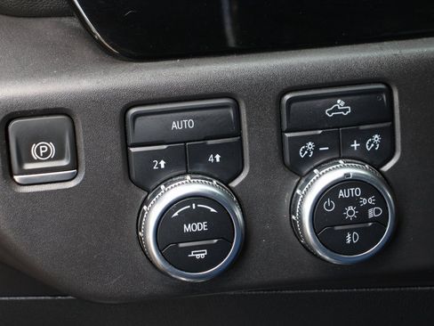 Used 2022 GMC Sierra 1500 Elevation image 18