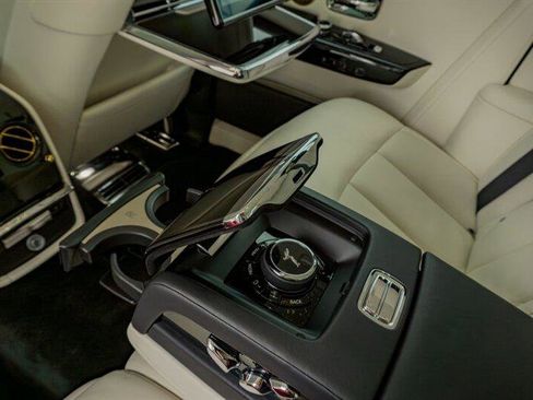 Used 2024 Rolls-Royce Phantom Sedan image 81