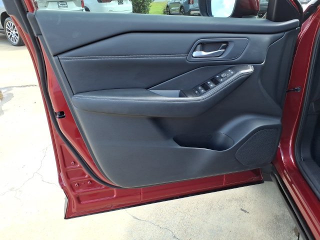 Used 2024 Nissan Rogue SV w/ SV Premium Package FWD image 20