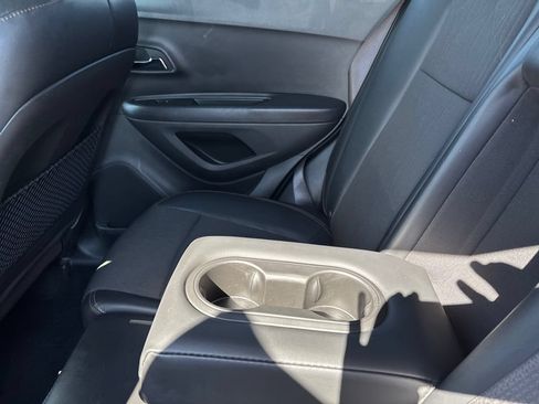 Used 2019 Chevrolet Trax LT w/ LT Convenience Package FWD image 25
