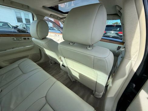 Used 2010 Cadillac DTS Platinum image 38