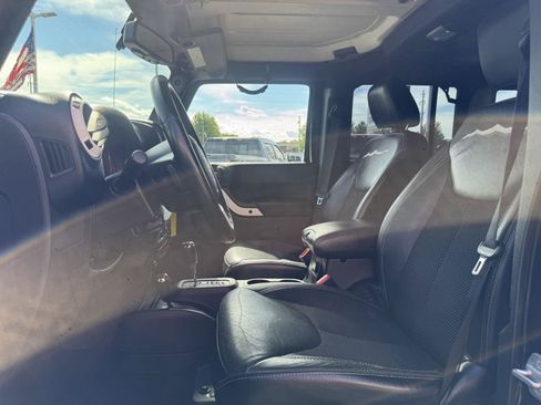 Used 2015 Jeep Wrangler Unlimited Sahara AWD/4WD image 13