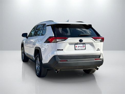 Used 2022 Toyota RAV4 LE image 7