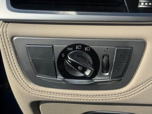 Used 2022 BMW ALPINA B7 xDrive w/ Luxury Rear Seating Package image 11