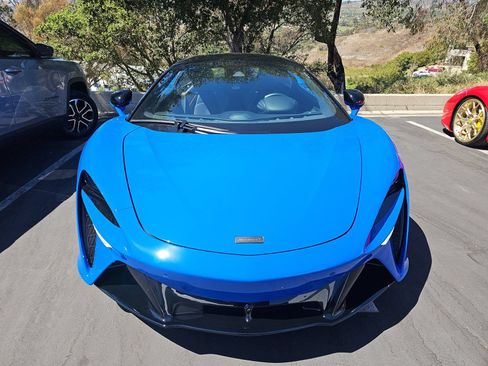 Used 2025 McLaren Artura Spider RWD image 4