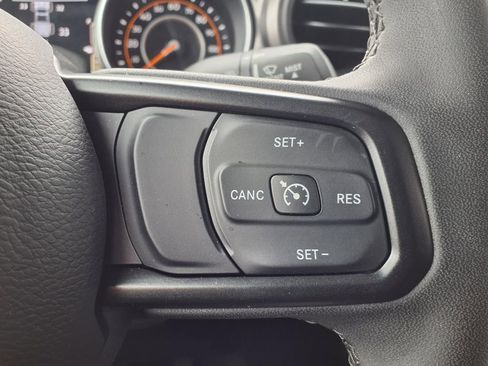 Used 2023 Jeep Gladiator Sport image 16