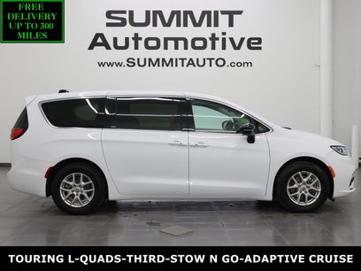 Used 2024 Chrysler Pacifica Touring-L
