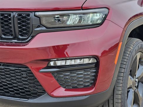 New 2025 Jeep Grand Cherokee Limited w/ Black Appearance Package image 8