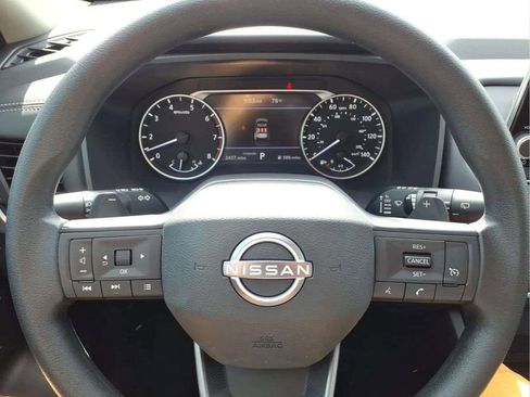 Used 2025 Nissan Rogue S FWD image 13