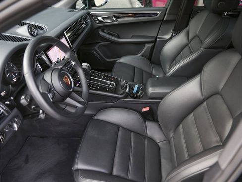 Used 2025 Porsche Macan image 15