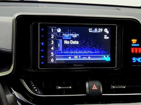 Used 2018 Toyota C-HR XLE FWD image 17