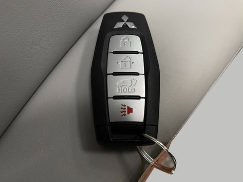 New 2026 Mitsubishi Outlander SE image 34