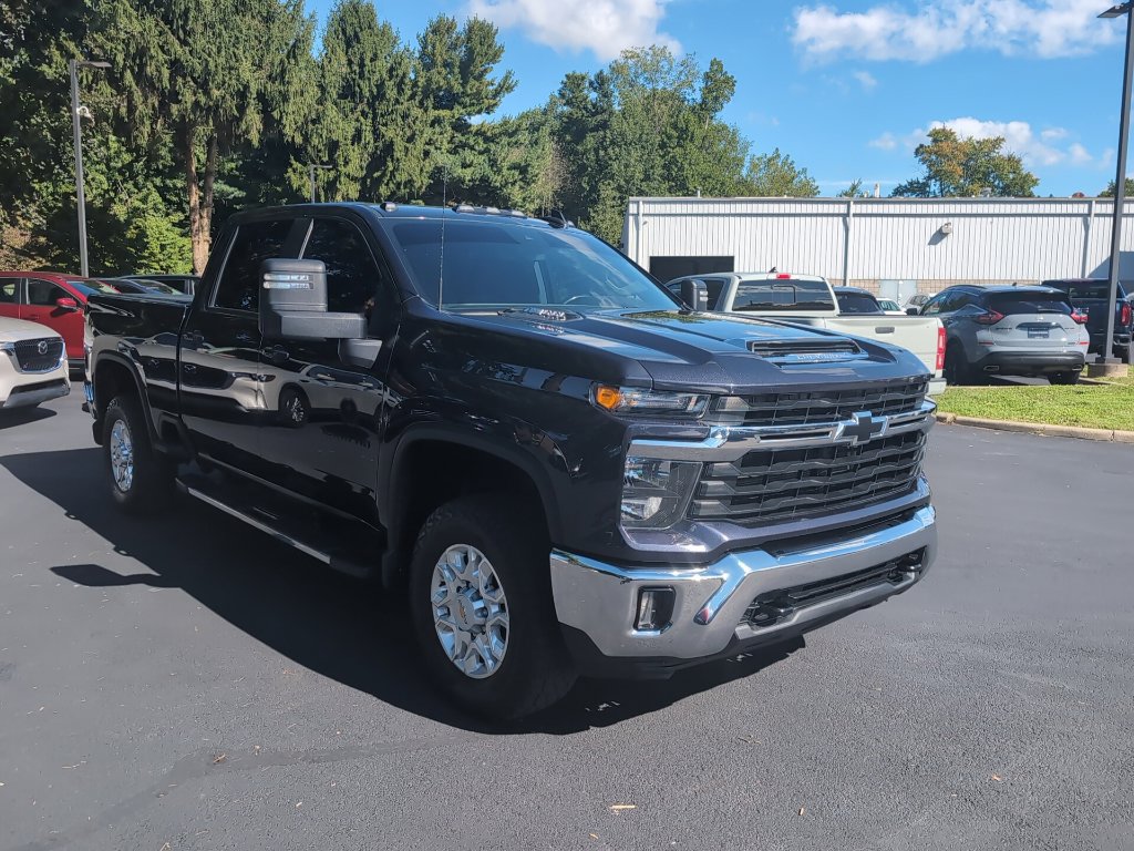 Used 2024 Chevrolet Silverado 2500 LT w/ Convenience Package AWD/4WD image 2
