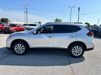 Used 2018 Nissan Rogue SV FWD video 2
