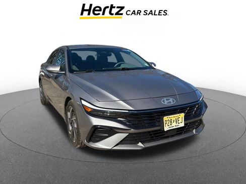Used 2025 Hyundai Elantra SEL image 1